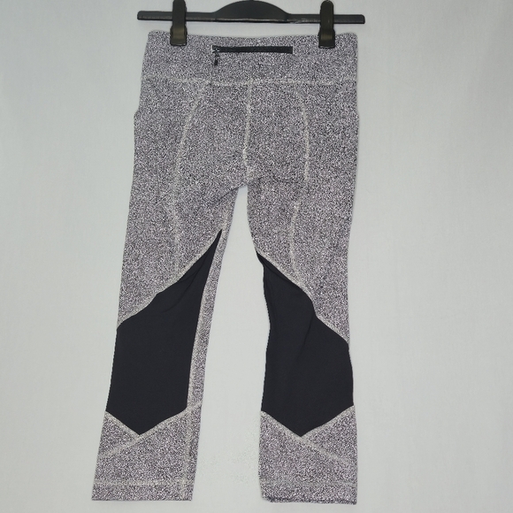 Lululemon Pace Rival Crop Back Zip Pocket White/Black Style W6ABPS size 6 - Picture 2 of 12
